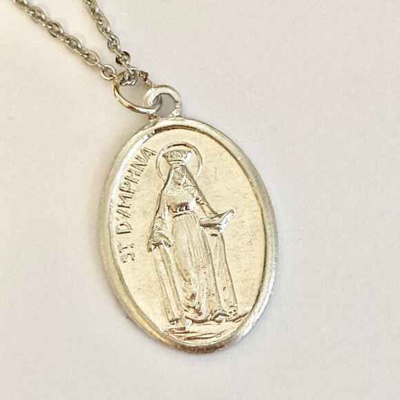 Vintage St Dymphna Necklace Irish Catholic Patron Saint Mental Health Medal 24" - Picture 7 of 12
